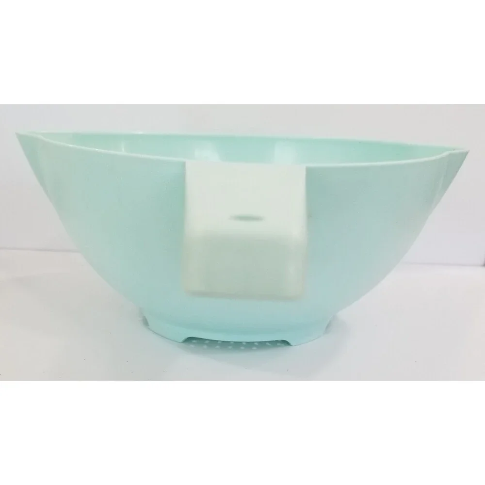 Tupperware 1523 Mint/Aqua Greenish blue 2 Qt Colander Strainer w/ Handle & Spout